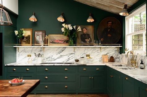 A U S T I N J A M E S (@austinjames_decor) • Instagram photos and videos Green Countertops, Dark Green Kitchen, Devol Kitchens, Kabinet Dapur, Green Kitchen Cabinets, London Kitchen, English Kitchens, Charles Rennie Mackintosh, Cabinet Kitchen