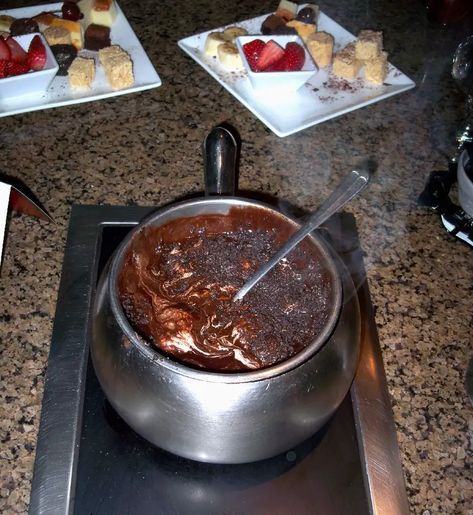 The Melting Pot Cookies and Cream Fondue Recipe - Secret Copycat Restaurant Recipes Chocolate Fondue Recipe, Chocolate Cherry Cookies, Chocolate Brownie Cake, Pot Cookies, Fondue Recipe, The Melting Pot, Fondue Recipes, Copycat Restaurant Recipes, Marshmallow Fluff