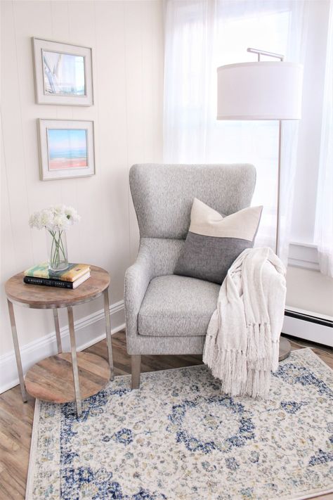 Cozy coastal reading nook design Coastal Cozy, Bedroom Nook, Cozy Reading Corners, Bedroom Corner, Living Room Corner, Decor Ikea, Room Corner, Chair Table, Cozy Reading Nook