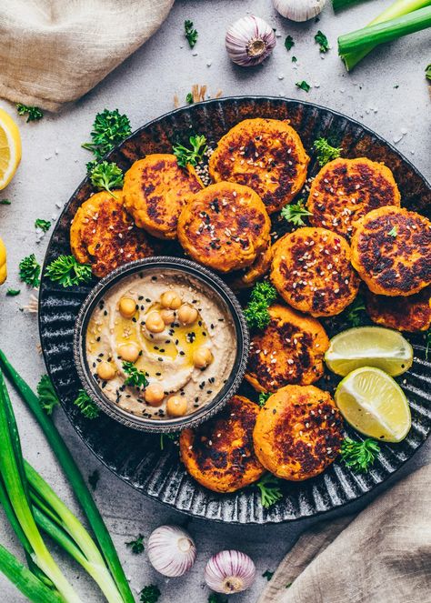 Sweet Potato Falafel with Hummus Sweet Potato Falafel, Falafel Vegan, Mexican Sweet Potatoes, Veggie Fritters, Tortilla Wrap, Falafel Recipe, Patties Recipe, Vegan Potato, Vegan Sweet Potato