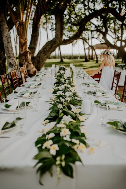 Hawaiian Style Wedding Reception, Turtle Bay Resort Hawaii Wedding, Vintage Tropical Wedding, Hawaii Wedding Decor, Hawaiian Wedding Reception, Fairmont Wedding, Island Theme Wedding, Island Wedding Reception, Mauritius Wedding