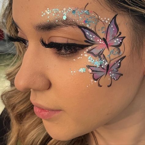 Step By Step Butterfly Face Paint, Glitter Butterfly Makeup, Butterfly Festival Makeup, Facepainting Ideas Adults, Butterfly Makeup For Kids, Butterfly Face Makeup, Face Painting Adults, Face Painting For Adults, Face Painting Ideas For Adults