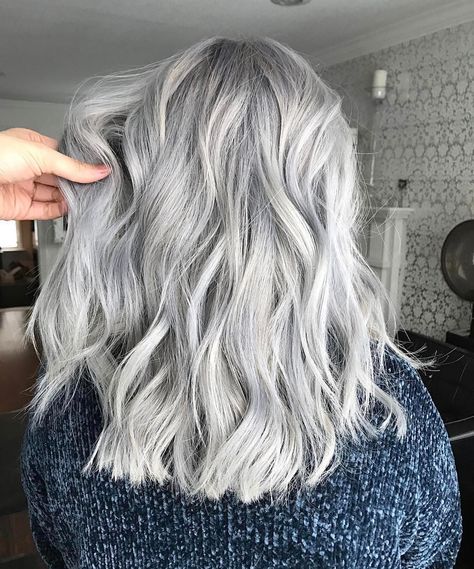 Colored Hair Tips, Silver Hair Color, Silver Grey Hair, Silver Blonde, Hair Color Highlights, Grey Hair Color, Cool Hair Color, Hair Envy, Grunge Hair