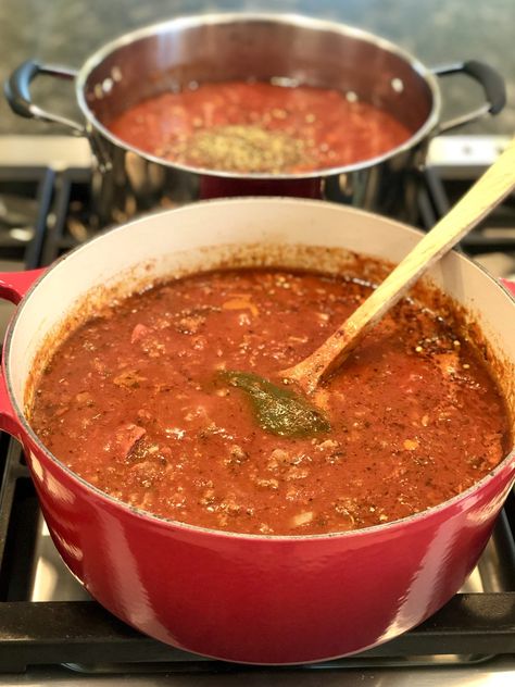 Comfort food at its best, this meaty sauce starts with a jar of your favorite marinara and can be customized in a variety of ways. Easy to make a big batch and freezes well! Bolenese Sauce, Making Spaghetti Sauce, Italian Gravy, Best Spaghetti Sauce, Canned Spaghetti Sauce, Sunday Sauce, Food Innovation, Paleo Beef, Mediterranean Food