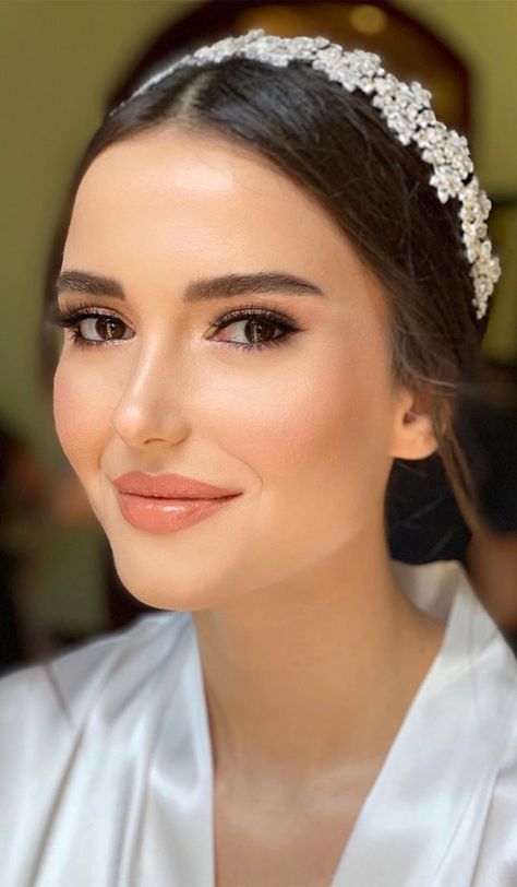 75 Wedding Makeup Ideas To Suit Every Bride - Bridal Makeup ideas , wedding makeup looks for brunettes,natural bridal makeup #weddingmakeup #makeup #prommakeup  how to get your weight loss: shorturl.at/egqBU Bridal Makeup For Brown Eyes, Natural Wedding Makeup Looks, Bride Makeup Natural, Bentuk Alis, Simple Wedding Makeup, Wedding Makeup Ideas, Wedding Makeup For Brown Eyes, Best Wedding Makeup, Makeup Pengantin