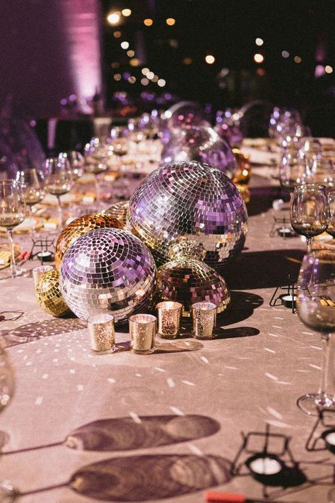 Disco Tablescape, Disco Ball Theme, Electric Disco, Bola Disco, Sweet 16 Themes, Disco Wedding, Disco Party Decorations, Ball Ideas, Disco Theme