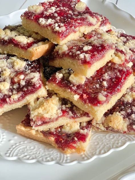 Raspberry Squares Recipe, Pink Lady Squares, Easy Raspberry Desserts Quick, Easy Raspberry Desserts, Fruit Squares, Raspberry Squares, Coconut Squares, Bar Treats, Raspberry Dessert