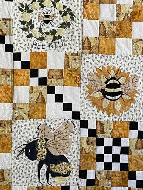 Bee Quilt Block Free Pattern, Bee Quilts Ideas, Bumblebee Quilt, Bee Quilt Pattern, Bee Quilt, Quilt Instructions, Let It Bee, Quilt Panels, Bee Fabric