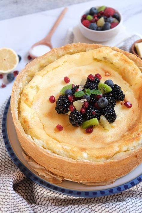 German Cheesecake, German Pastries, Traditional German Food, Quark Cheese, International Desserts, German Cake, German Desserts, German Recipes, Big Cakes