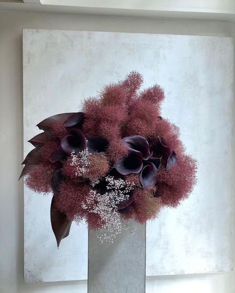 Black Calla Lily, Vertical Garden Plants, Calla Lily Bouquet, Boquette Flowers, Flower Installation, Flower Therapy, Calla Lilies, Beautiful Bouquet Of Flowers, Baby's Breath