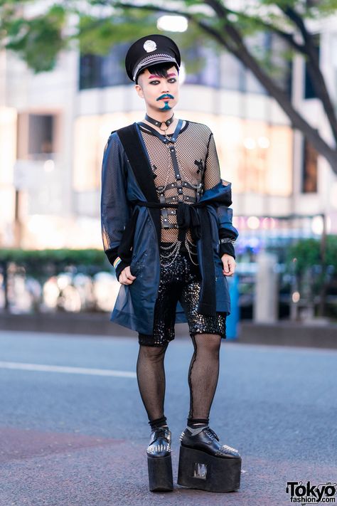 Lgbtq Style, Style In Japan, Glitter Beard, Monster Shoes, Lgbtq Fashion, Black Fishnet Tights, Extreme Fashion, Harajuku Street, Gay Fashion