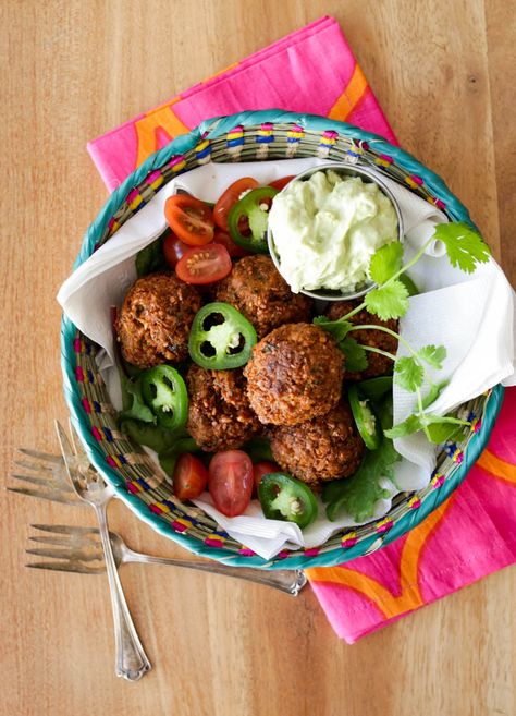 Spicy falafel with jalapeños and avocado-tahini sauce! These are real good, y'all (and vegetarian and vegan!) Spicy Falafel Recipe, Wraps Lunch, Best Falafel Recipe, Falafel Recipes, Spicy Vegan Recipes, Dried Chickpeas, Tahini Dip, Falafel Recipe, Vegan Wraps