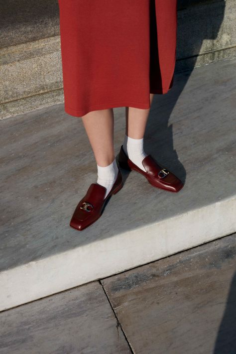 Salvatore Ferragamo Pre-Fall 2020 Fashion Show - Vogue Walk In My Shoes, Detail Photos, Pre Fall Collection, Shades Of Turquoise, Ferragamo Shoes, 2020 Fashion, Fashion Advertising, Vogue Paris, Fashion Shows