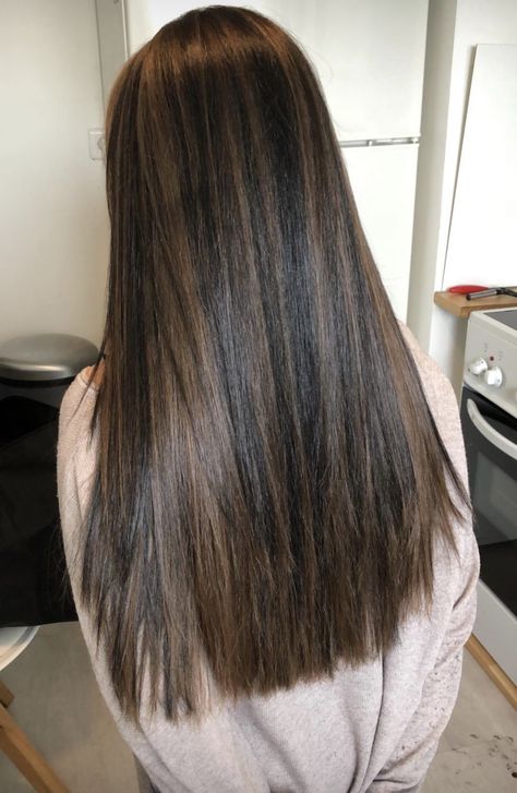 Straight Hair Dark Brown With Highlights, Long Hair Styles With Layers Straight Dark Brown Highlights, Hair Colors Brown, Caramel Hair Highlights, Chocolate Brown Hair Color Ideas, Short Hair Brown, Sleek Short Hair, Brown Hair Color Ideas, Black Hair Balayage