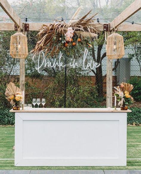 LED Signs for Wedding: How To Use + 5 Wall Decor Ideas / Budget - My Sweet Engagement Bar Cart Wedding, Wedding Bar Cart, Bar Pop Up, Wedding Drink Bar, Boho Bar, Event Bar, Pop Up Bar, Drink Bar, Light Up Letters