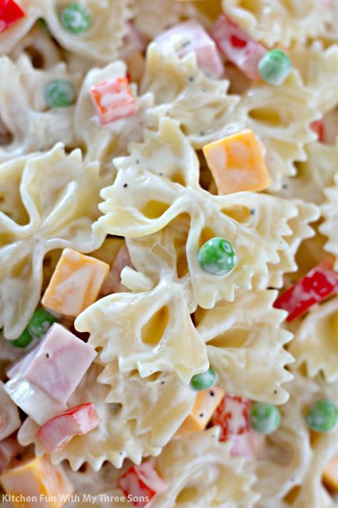 Pasta Salad Recipes With Peppers, Classic Pasta Salad Recipes Cold, Pasta Lunch Ideas Cold, Pasta Salad Recipes With Cheese Cubes, Creamy Pasta Salad With Peas And Bacon, Healthy Party Side Dishes, Cold Pasta Dishes Recipes, Simple Tossed Salad Recipes, Pasta Salads Without Mayo