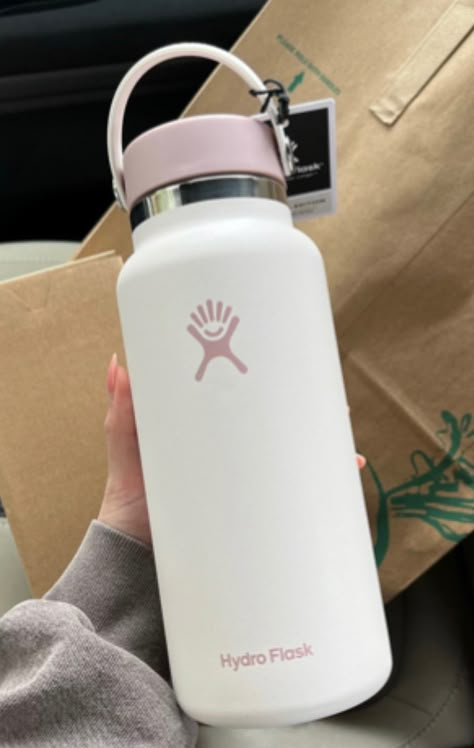 Whole Foods Hydro Flask, Cute Metal Water Bottles, Cute Aesthetic Water Bottles, Back To School Water Bottles, Trendy Products 2023, Aesthetic Products To Buy, Birthday Wishlist Ideas Aesthetic, Garrafa Aesthetic, Stuff I Want To Buy