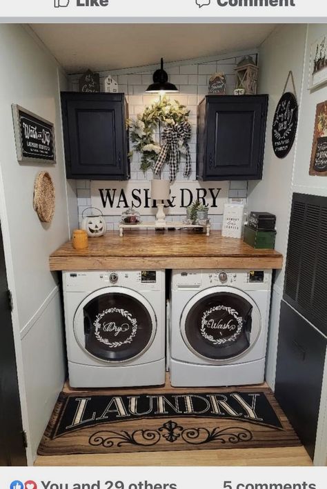 #laundryroomdecor #laundryroomideas #organization Home Design Farmhouse, Western House Ideas, County Kitchen, Cute Small Houses, Laundy Room, Laundry Room Hacks, Small Laundry Room Makeover, Vintage Laundry Room, Magic Home