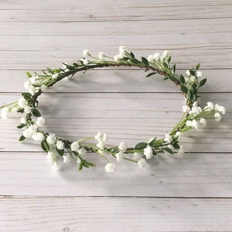 Flower Crown White, Baby Breath Flower Crown, Flower Girl Wreaths, Brown Flat Shoes, Crown Photo, White Flower Crown, Boho Flower Girl, Minimalist Flower, Diy Crown