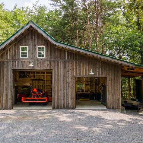 Barn Style Garage, Barn Style Shed, Pole Barn Designs, Rustic Shed, Timber Garage, Pole Barn Garage, Backyard Barn, Backyard Garage, Garage Designs