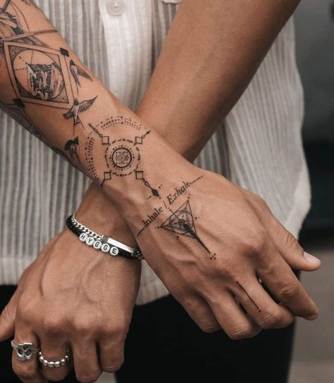 Tattoo Main, Full Hand Tattoo, Wolf Tattoo Sleeve, Animal Tattoo Ideas, Single Needle Tattoo, Yin Yang Tattoos, Tattoo Inspiration Men, Geometric Tattoo Design