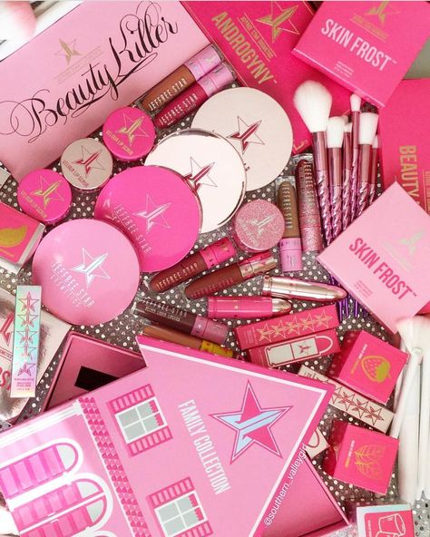 Jeffree Star on Instagram: “When makeup is your obsession 😇 Who else loves collecting?? 🎀 #jeffreestarcosmetics #starfamily pic by: @southern_valleygirl” Jeffrey Star Cosmetics, Jeffrey Star, Makeup Sephora, Makeup Pallets, Magical Makeup, Star Beauty, Makeup Is Life, Star Makeup, Amazing Makeup