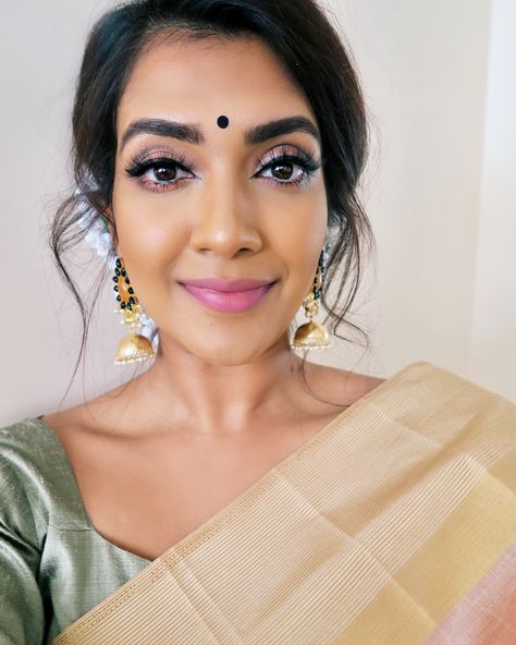 Product details are up on my latest YouTube video. And guess what? The entire step by step tutorial is in Tamil! Vithya Visvendra, Vithya Hair And Makeup, Makeup Step By Step, Makeup Tips For Beginners, Bride Look, Desi Fashion, Indian Designer Wear, Beauty Bar, Indian Sarees