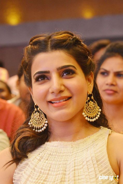 Bridal Hairstyle For Short Hair, Short Hair Bridal, Hairstyle For Short Hair, Hairstyle For Short, Hairstyle Bridal, Hair Style On Saree, Samantha Akkineni, Saree Hairstyles, Actress Hairstyles