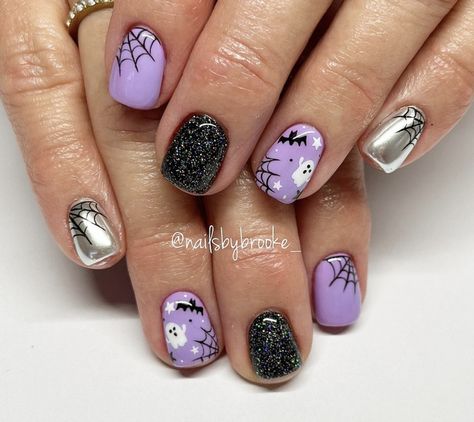 Lilac Halloween Nails, Gel Halloween Nails Short, Lavender Halloween Nails, Short Purple Halloween Nails, Witch Hat Nails, Black And Purple Halloween Nails Short, Classy Halloween Nails Short, Halloween Chrome Nails, Black And Purple Halloween Nail Designs