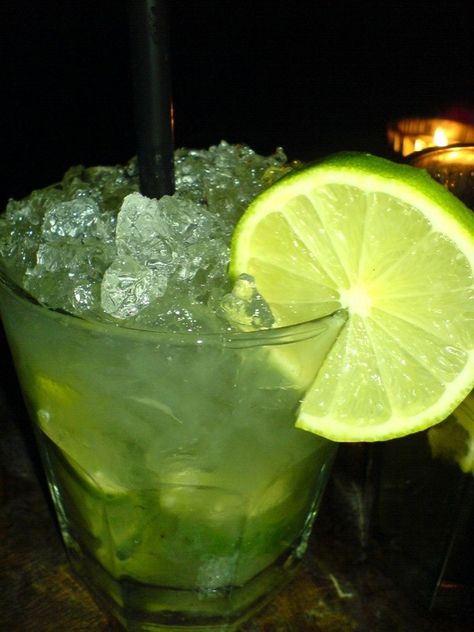 Crazy Ninja | Cocktail Recipes #drinks #cocktails #drinkrecipes Green Cocktails, Green Drink Recipes, Pineapple Delight, St Patricks Day Drinks, Ninja Recipes, Alcoholic Cocktails, Green Cocktail, Green Drinks, Green Beer