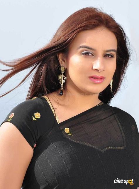 Pooja Gandhi hot juicy doodhwali Gandhi Pictures, Book Of Life Costume, Pooja Gandhi, Gandhi Photos, Bike Status, Prachi Desai, Marriage Photos, Popular Actresses, Bollywood Girls