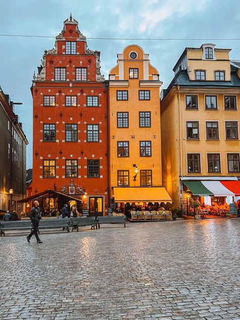 7 Things to Do in Gamla Stan – Jen’s Great Getaway Stockholm Sweden Aesthetic, Stockholm Old Town, Sweden Aesthetic, Copenhagen Aesthetic, Stockholm Travel, Row Houses, Stockholm Sweden, Scandinavian Home, Summer Travel