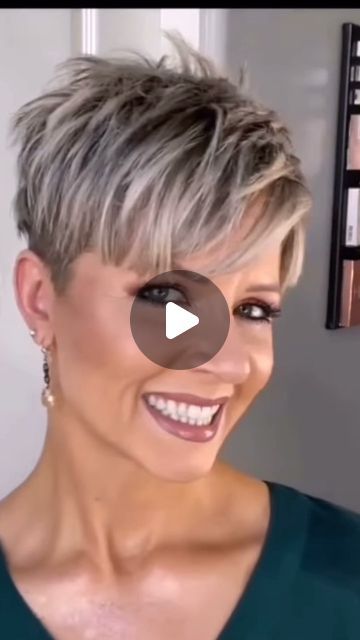 Cute Pixie Hairstyles, Cheveux Courts Funky, Haircut Gray Hair, Gray Hair Pixie Cuts, Short Spiked Hair, Short Hair Images, Milky Nails, Short Hair Pixie Cuts, Short Hair Trends