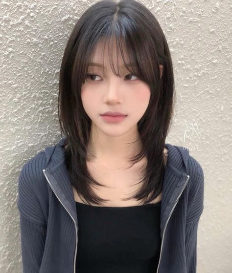 Hair Style Korea, Hair Inspiration Long, Drawing Hair, Bangs With Medium Hair, Hair Inspiration Short, Hairstyles For Layered Hair, Drawing Faces, Hair Stylies, Haircuts For Medium Hair