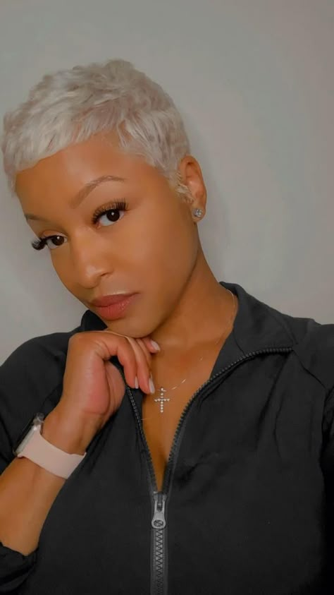 90s Blonde, Blonde Pixie Haircut Black Women, Dark Skin Blonde Hair, Razor Cuts, Short Platinum Blonde Hair, Pixie Haircut Short, Short Relaxed Hairstyles, Black Hair Short Cuts, Natural Hair Short Cuts