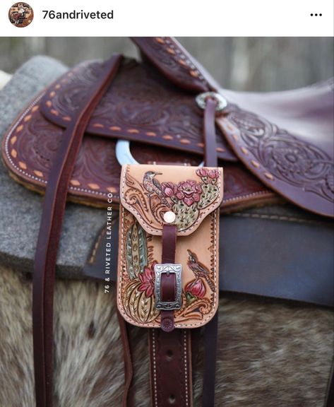 Western Saddle Accessories, Saddle Pouch, Leather Horse Tack, Handmade Leather Work, Leather Working Projects, Custom Leather Work, Leather Artist, Leather Phone Pouch, Leather Working Patterns