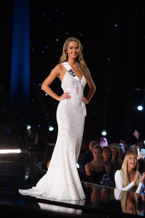 #MissUSA #OliviaJordan wore this #BERTA dress to perfection during #MissUniverse <3 Berta Dress, Olivia Jordan, Miss Universe 2015, Pageant Makeup, Berta Bridal, Miss Usa, Miss Universe, Beauty Queens, Sheath Wedding Dress