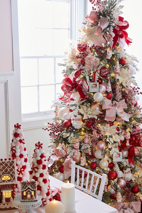 Christmas Tree Inspo, Whimsical Christmas Trees, Red Christmas Decor, Pink Xmas, Creative Christmas Trees, Pink Christmas Decorations, Red Christmas Tree, Christmas Tree Inspiration, Christmas Themes Decorations