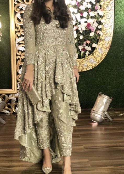 Banaras Dress, Pakistani Party Wear Dresses, Walima Dress, Function Dresses, Pakistani Fancy Dresses, Fancy Dresses Long, Party Kleidung, Pakistani Bridal Dresses, Simple Pakistani Dresses