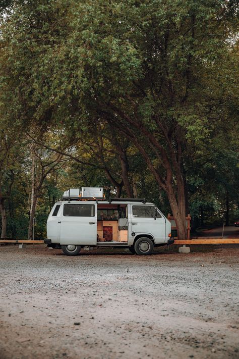 Old Van Aesthetic, Camping Van Aesthetic, Camper Van Photoshoot, Trip Ideas For Friends, Van Asthetic, Camping Aesthetic Wallpaper, Couples Trip Ideas, Trip Ideas For Couples, Camper Van Ideas