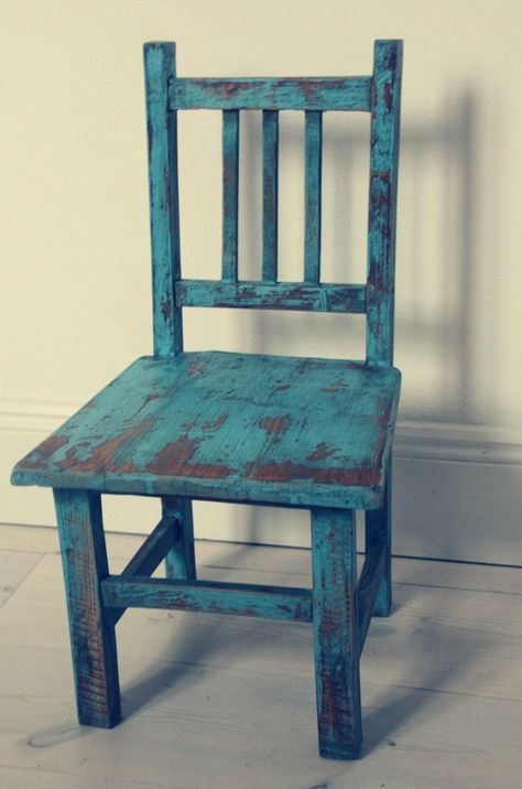 Painted Interior Door, Vintage Wooden Chair, Painted Wooden Chairs, Cinder Block Furniture, Distressing Painted Wood, Old Wooden Chairs, Distressed Furniture Diy, Rustic Vintage Decor, Boho Chair