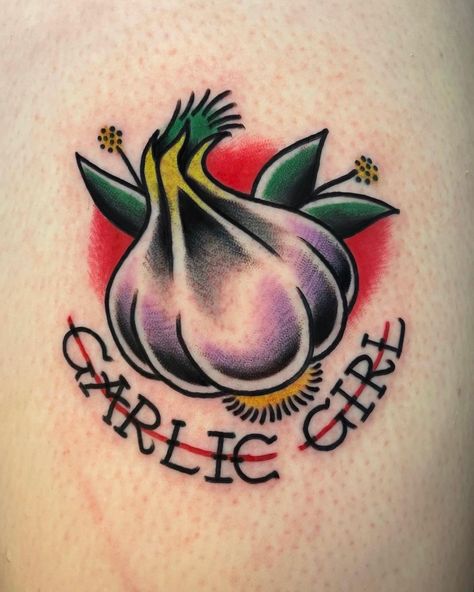 Garlic Tattoo, Traditional Tattoo Inspiration, Food Tattoos, Funky Tattoos, Traditional Tattoo Design, Botanical Tattoo, Traditional Tattoo Art, B Tattoo, Knee Tattoo