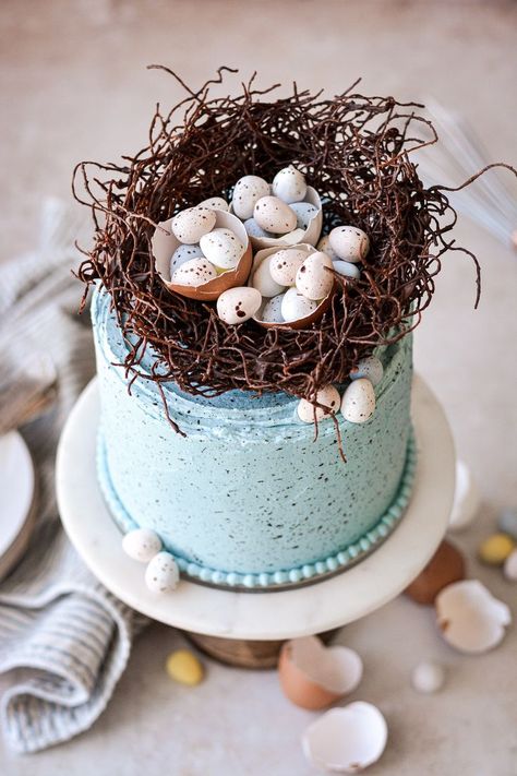 Learn how to make this adorable birds nest cake for Easter, with just a few simple ingredients to create the birds nest cake topper! Fill with Cadbury mini eggs for a pretty Easter centerpiece. Malted Milk Cake, Easter Cakes Ideas, Spring Cake Designs, Easter Cake Designs, Easter Themed Cakes, Easter Desserts Cake, Easter Cake Easy, Cake For Easter, Cute Easter Desserts