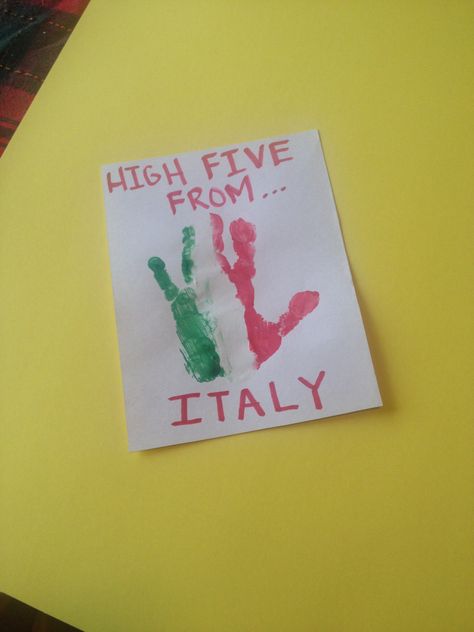 Cultural Diversity Italian Flag Handprint! Cultural Week Preschool Ideas, International Preschool Activities, All Around The World Preschool Activities, Europe Crafts Preschool, Culture Art For Preschool, Cultural Preschool Activities, Multicultural Art Preschool, Culture Week Preschool, Culture Crafts For Preschool