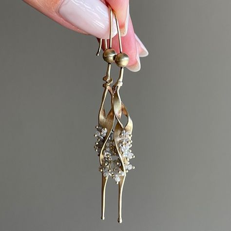 Deep sea beauty - 14k Small Seaweed Earrings with Keshi Pearls & Diamonds by Ted Muehling  #tedmuehling #futureheirlooms #augustla Ted Muehling, Ted Muehling Earrings, Forms Jewellery Hongkong, Keshi Pearls, Pearl Diamond, Organic Form, Jewelry Design, Beauty