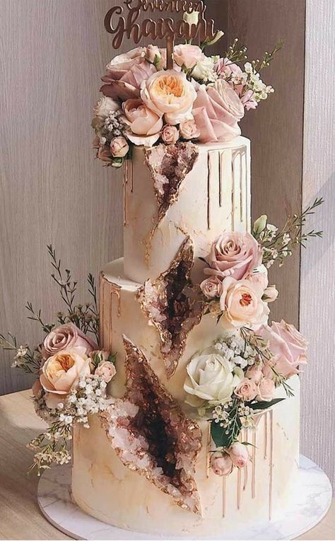 Wedding Cakes Elegant Unique, Cakes Elegant, Spring Wedding Outfit, Wedding Cakes Elegant, Wedding Cake Pictures, Simple Bride, Wedding Cake Ideas, Makeup Nails Art, Elegant Wedding Hair