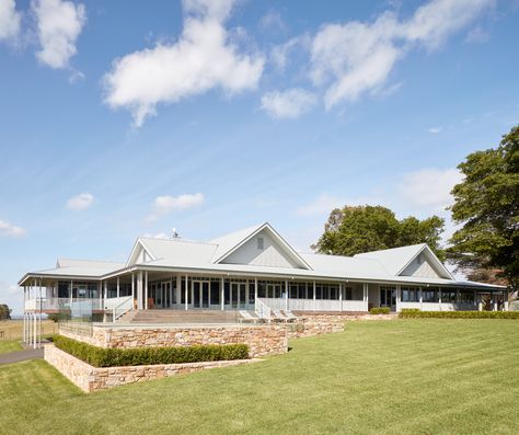 The beautiful #HylandHouse located in rural VIC, designed by #vibedesigngroup, features a #COLORBONDsteel #Windspray roof in a #corrugated profile. Windspray Colorbond Roof, Windspray Roof, Colorbond Windspray, Exterior House Options, Colorbond Roof, Interesting Houses, Coastal Country, Modernist Architecture, Residential Building Design