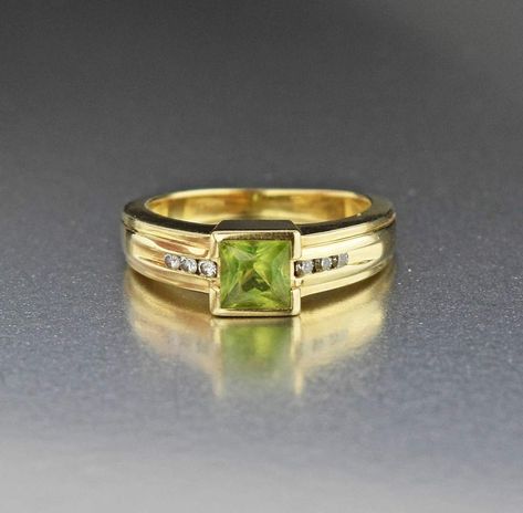 Thick Locks, Antique Rings Victorian, Antique Jewellery Online, Jewelry Knowledge, Emerald Ring Vintage, Wedding Diamond, Gold Rings Simple, Contemporary Ring, Antique Wedding