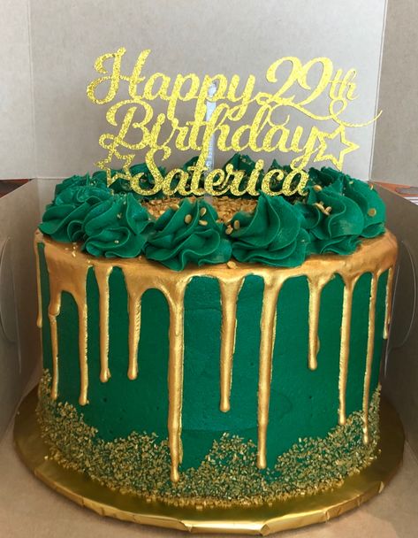 Cakes Green Birthday, Green Cake With Gold Drip, Green Velvet Cake Design, Green And Gold 50th Birthday Cake, Emerald And Gold Birthday Cake, Green And Gold Birthday Cake For Women, Green And Gold Bday Decor, Green And Yellow Cake Ideas, Emerald Green And Gold Cake Ideas