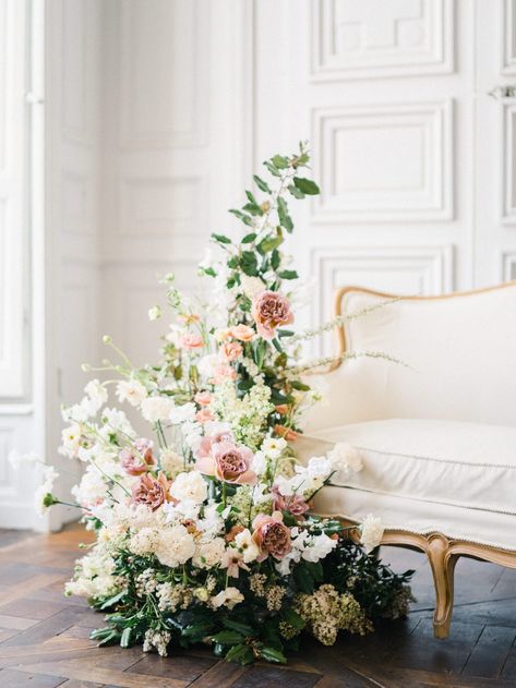 French Chateau Wedding Inspiration, Edge Of The Forest, Small Wedding Bouquets, French Chateau Wedding, Romantic Florals, Minimalist Wedding Decor, Modern Tableware, Madison Wedding, Elizabeth Anne